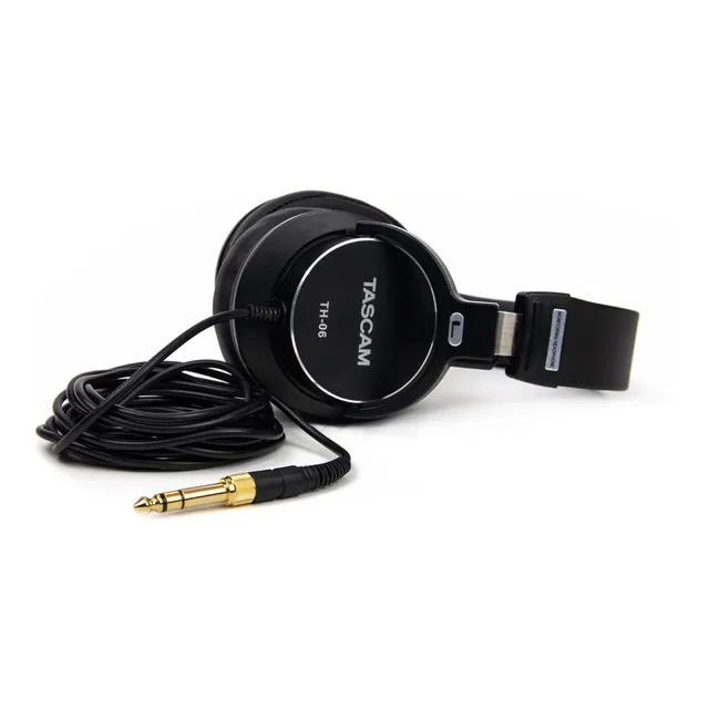 Auriculares Th 06 De Monitoreo Tascam Bass Xl Color Negro