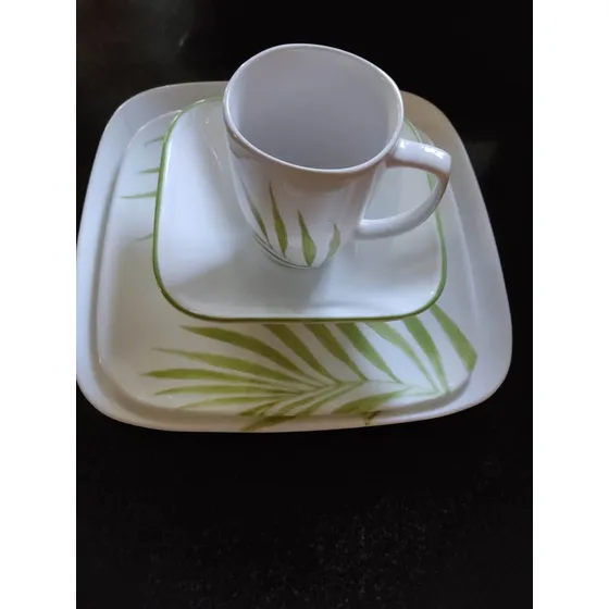 Juego De Vajilla Corelle Cuadrada Blanca Y Verde. 16 Piezas 