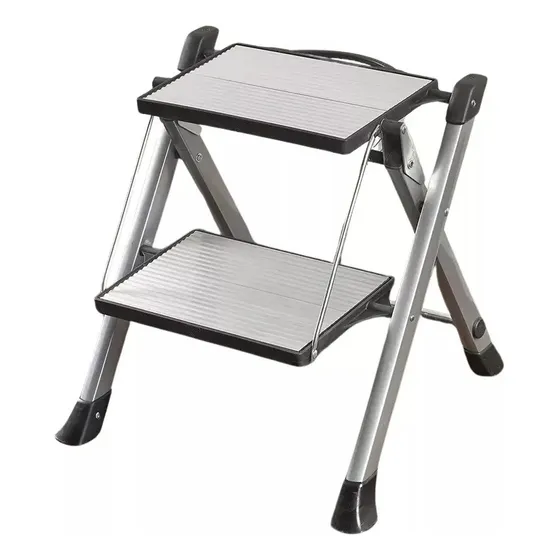 Escalera Plegable Polder Con 2 Peldaños Fácil De Cerrar Color Negra