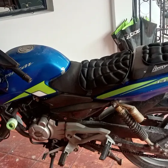 Pulsar 135 Color Azul