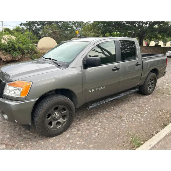Nissan Titan 5.6l Cab Sv V8 4x2 At