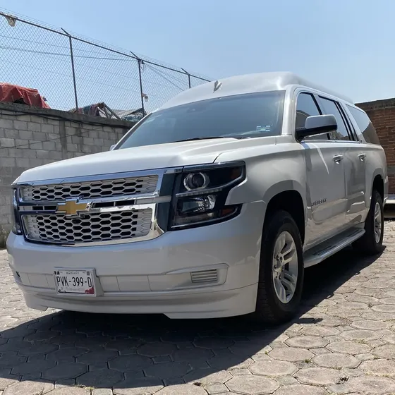Chevrolet Suburban 2017 5.4 Lt Piel Blanca At