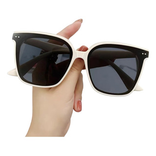 Gafas De Sol Cuadrada Con Blanco Marco Lentes De Color Negro Gafas De Sol Cuadrada Con Blanco Marco Lentes De Color Negro