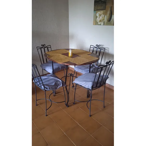 Comedor De Hierro Forjado Y Base De Madera 4 Sillas.