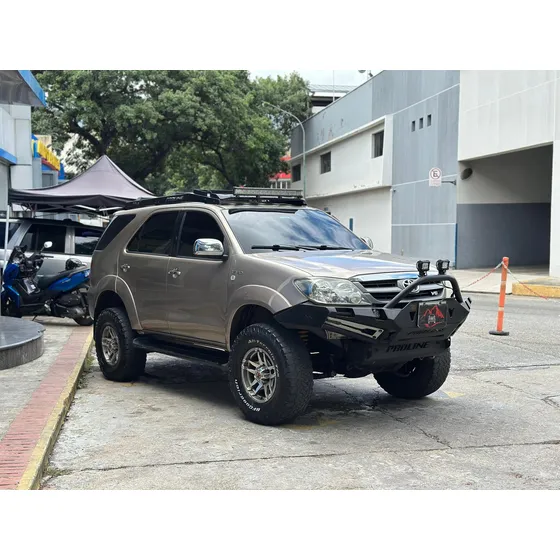 Toyota Fortuner Sr