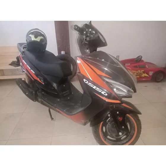 Scooter Ds150cc Color Negro Y Naranja Poco Kilometraje