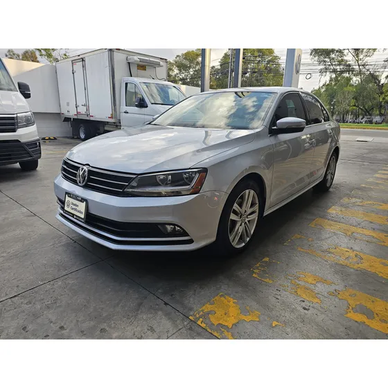 Volkswagen Jetta 2.5 Sportline Tiptronic At