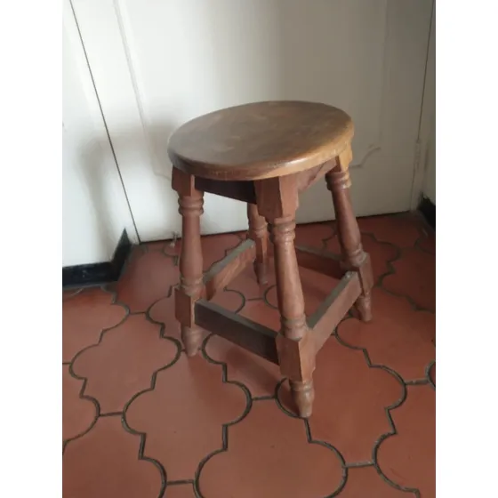 Banqueta, Taburete De Madera Fuerte, Se Encuentra En Caracas