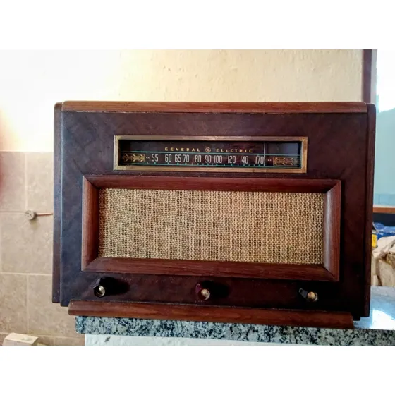 Rádio General Elétric Valvulado Caixa De Madeira  Funcionan