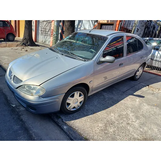 Renault Megane 1.9 I Tric Pack Plus
