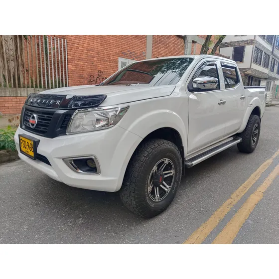 Nissan Np300 Frontier 2.5 Cd 4x4 Se Mt 4p