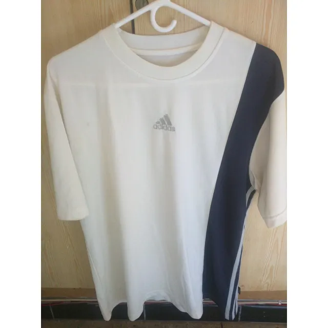 Franela Deportiva adidas, Talla M. Usado.