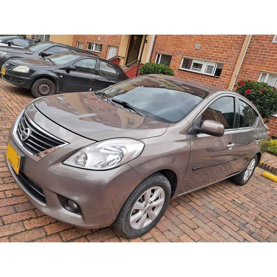 Nissan Versa 1.6 Advance