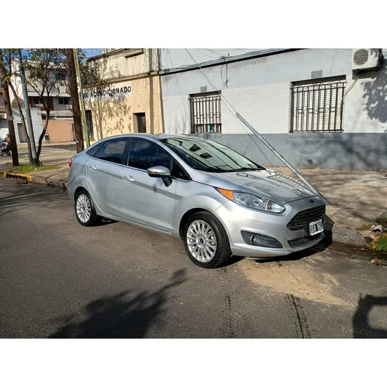 Ford Fiesta Kinetic 1.6 Sedan Titanium Powershift 120cv