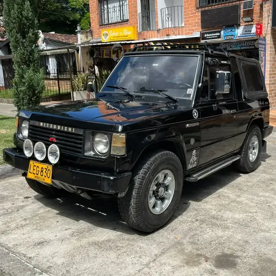 Mitsubishi Montero 1983 2.6 L042 Lona