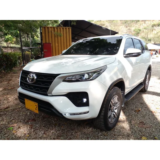 Toyota Fortuner Sr 2,4 Diésel