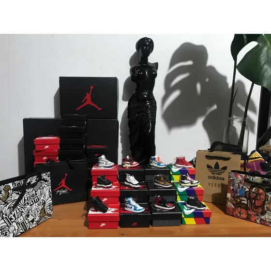 Llaveros 3d Par De Tenis Jordan Nike adidas Travis Scott, Ye