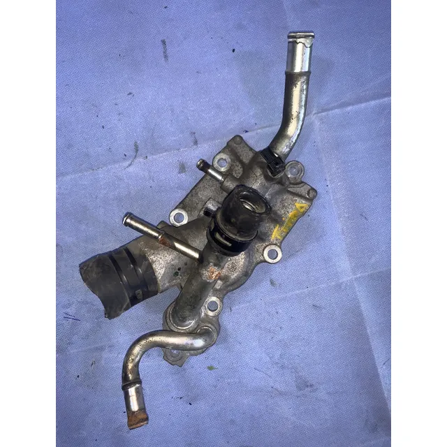 Toma De Agua Nissan Sentra B16 2.0