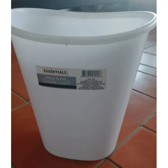 Cesto De Basura, Marca Essentials, Nuevo.