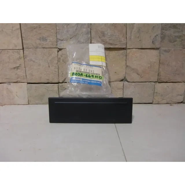 Tapa Hueco Radio Mazda Allegro Demio Bt50 96-06 Original