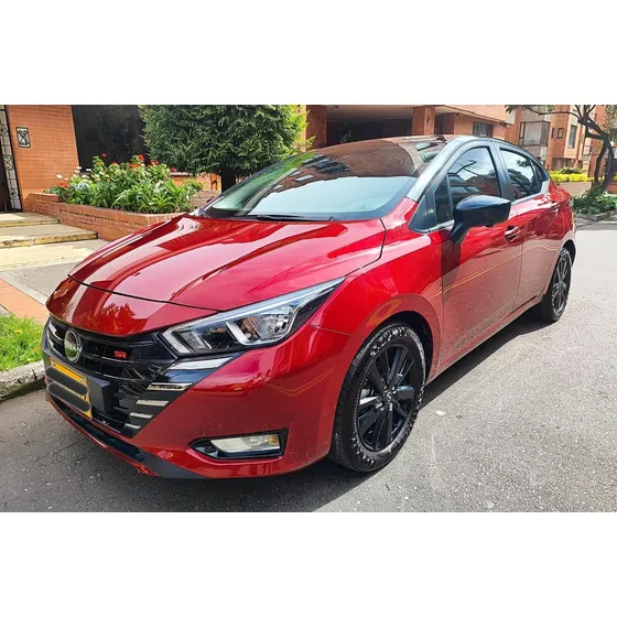 Nissan Versa 1.6 Sr Black Cvt