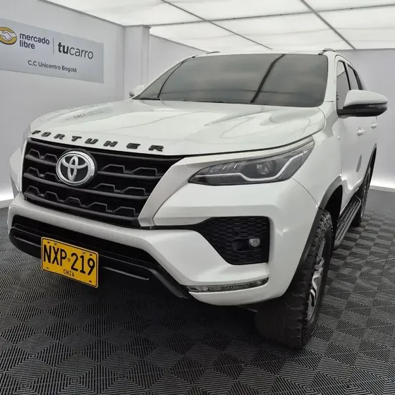 Toyota Fortuner 2024 2.4 Diésel Sr 4x2