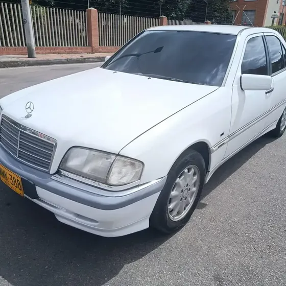 Mercedes-Benz Clase C 1998 C 180 Mecanico Cuero Techo 1.8cm3 4cilindros