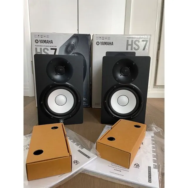 Pair-of-yamaha-hs7-powered-active-studio-monitor
