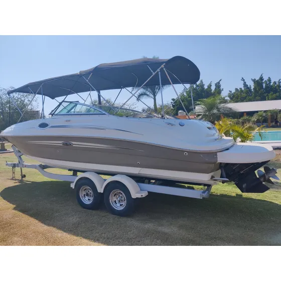 Searay 240 Sundeck Dentro De Borda 250hp
