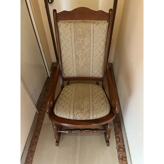 Silla Mecedora De Madera Muy Buen Estado