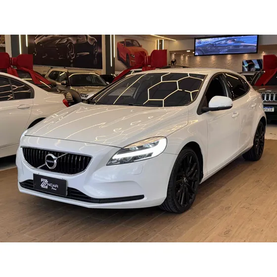 Volvo V40 2.0 T4 Momentum Gasolina 4p Automático