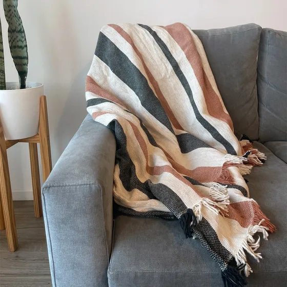 Manta Rustica Cubre Sillon Pie De Cama Con Flecos 170x200 Cm Color Colette