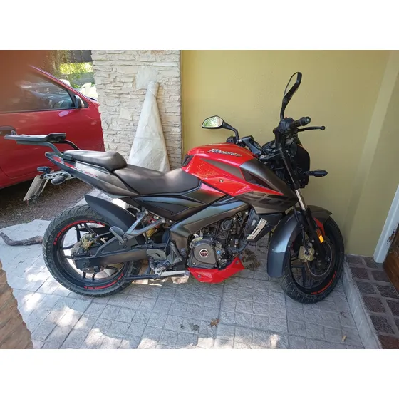Bajaj Rouser Ns200