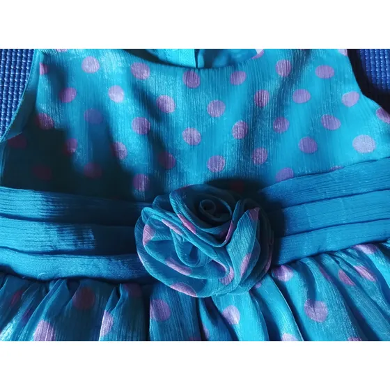 Vestido De Niña Color Azul Celeste Y Círculos Lila. Usado.