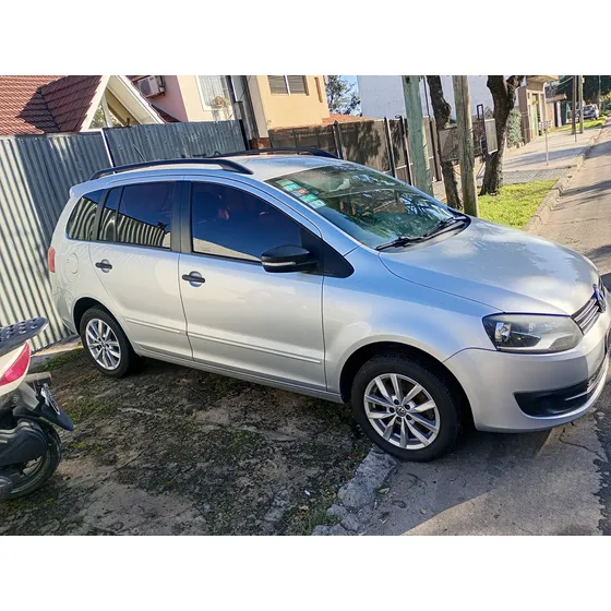Volkswagen Suran 1.6 Highline 101cv