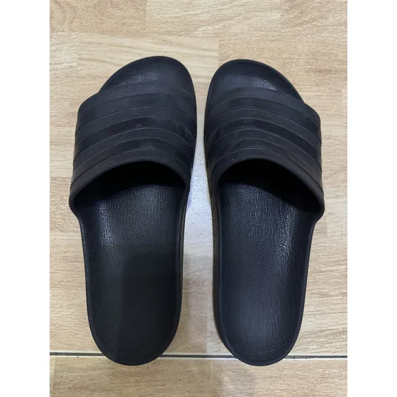 Cholas adidas Originales De Hombre T= 42.5. Usadas