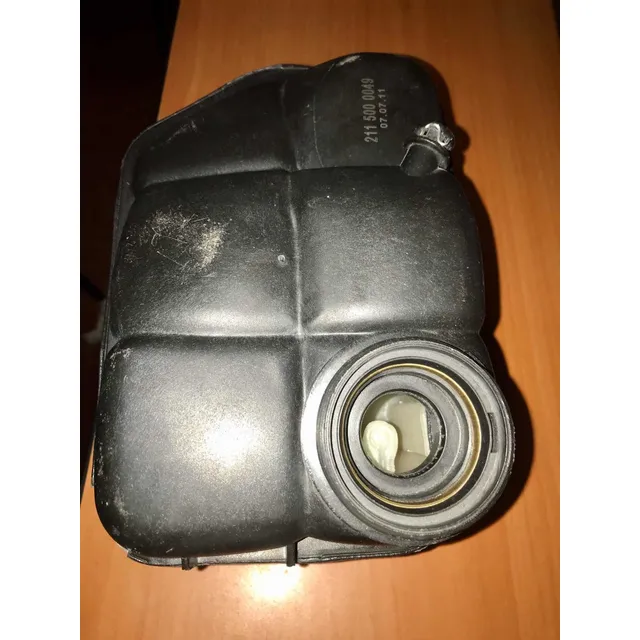 Envase De Refrigerante Mercedes Benz Varias Series Original
