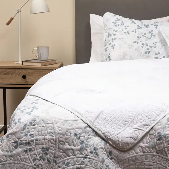 Cubrecama Cobertor 1,5 Plaza Quilt Estampado Reversible Set Color Hojas/Blanco Casatua Young