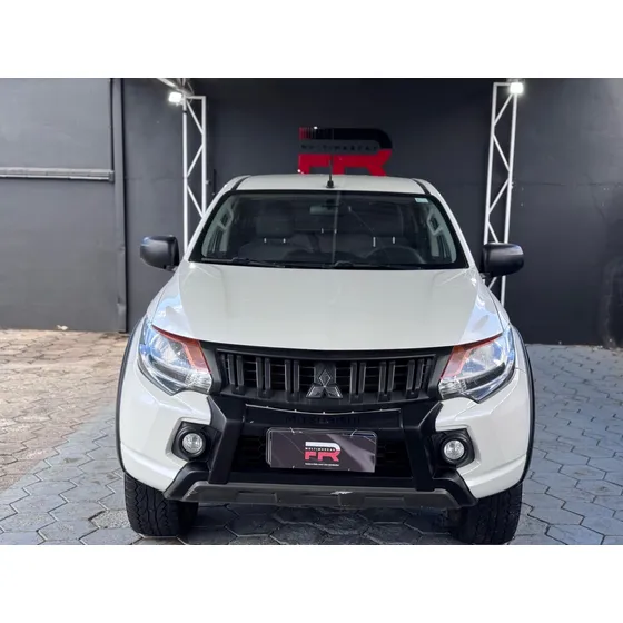 Mitsubishi L200 Tri. Outd. Glx 2.4 Cd 4x4 Die. Mec.