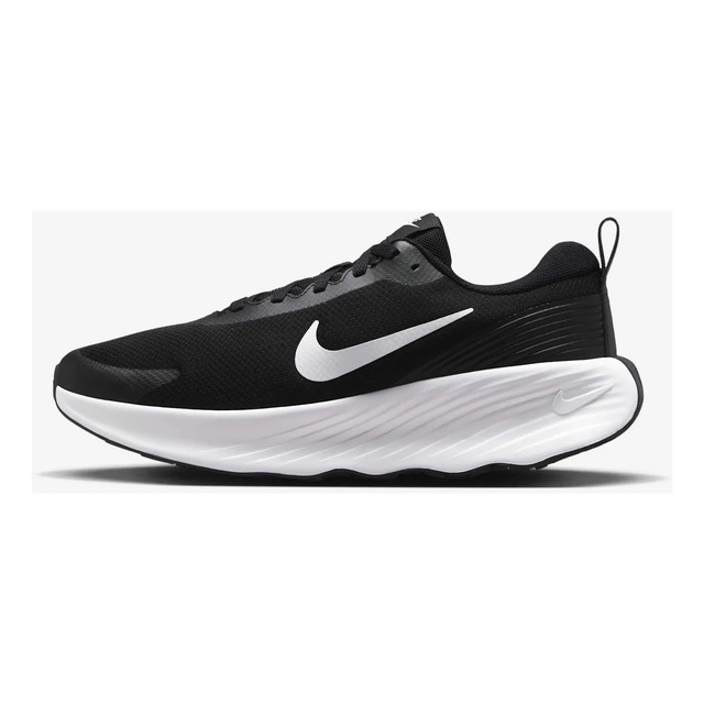 Tênis Nike Promina masculino na cor preta com o logo da marca em branco na lateral e solado grosso em branco