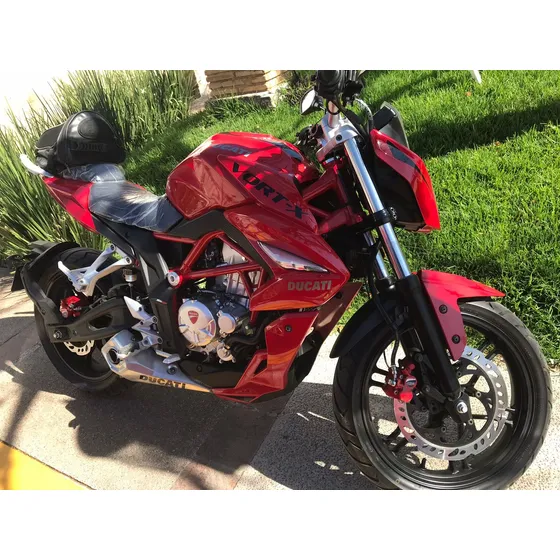 Moto Naked 300cc Color Rojo