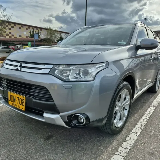Mitsubishi Outlander 2015 2.4 At 7p