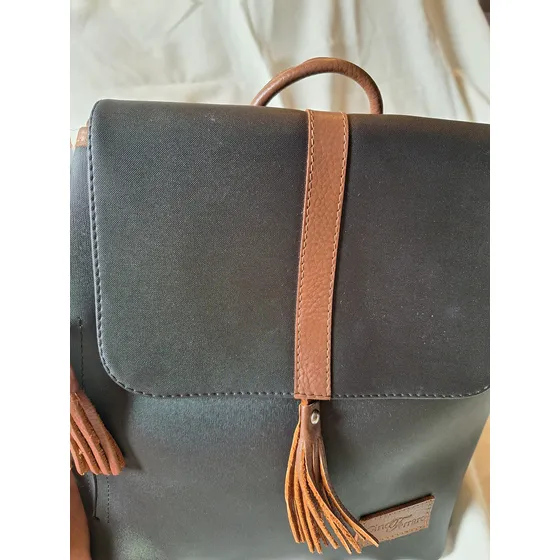 Cartera De Dama Tipo Morral Negra Gino Ferraro Usada