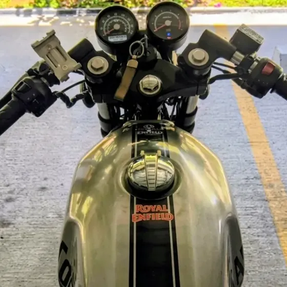 Super Royal Enfield - Customizada Chevignon