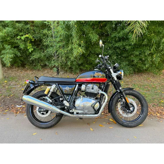 Royal Enfield Interceptor 650 Con Accesorios