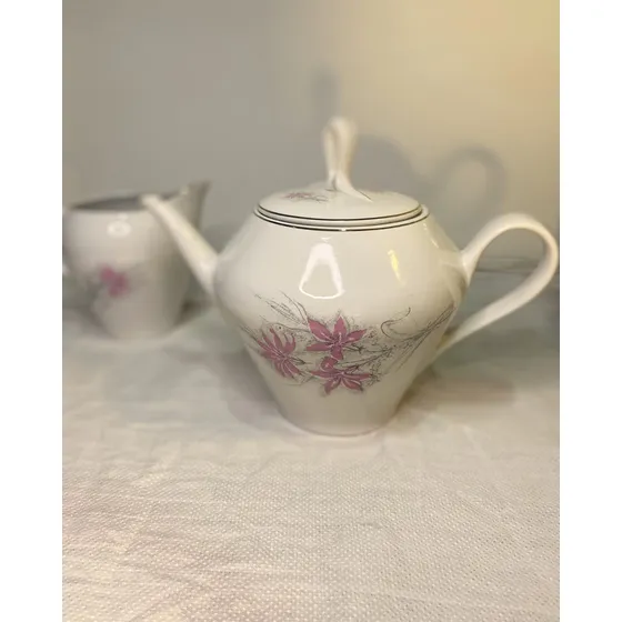 Tetera Y Lechera Baviera Semi Porcelana Antigua Blanco
