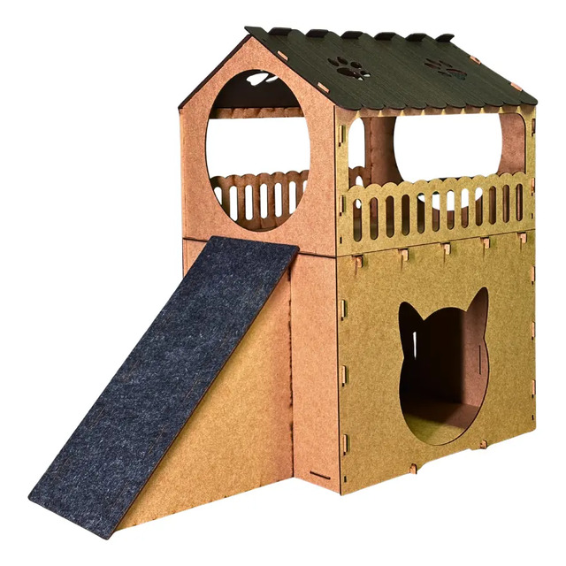 Toca de gato de dois andares feita em MDF, com rampa lateral revestida para arranhar, abertura frontal em formato de gato e terraço superior com grade.