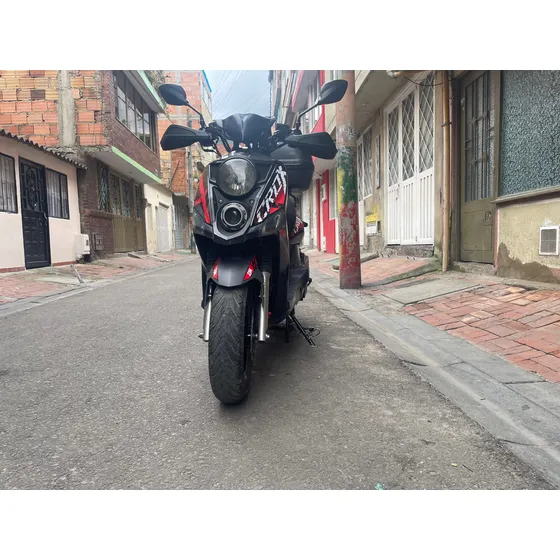 Sym Crox 150 R 2019, Color Negro/rojo, Maletero