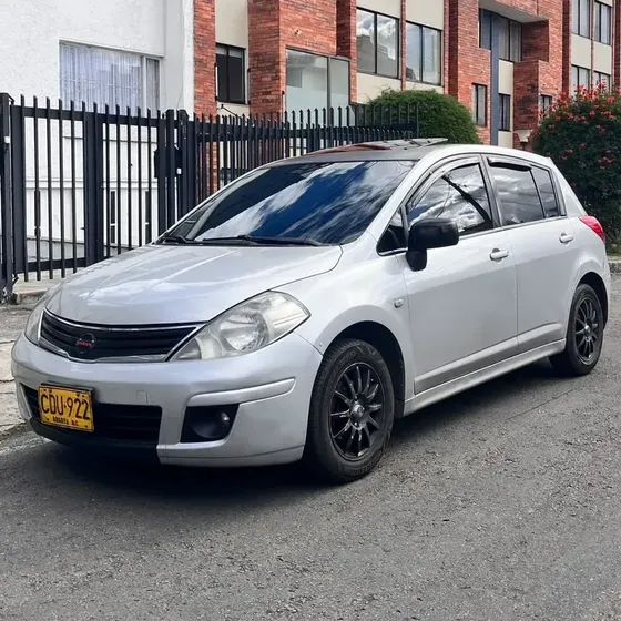 Nissan Tiida Hb 2007 1.8 Premium