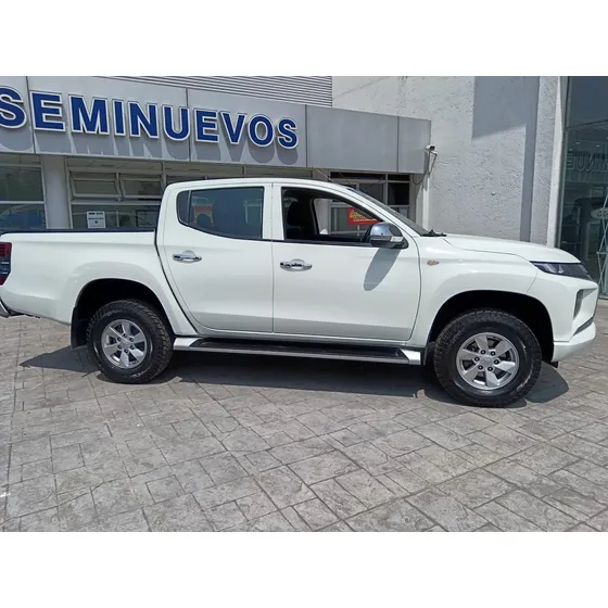 Mitsubishi L200 2.4 Cabina Doble 4x2 Mt